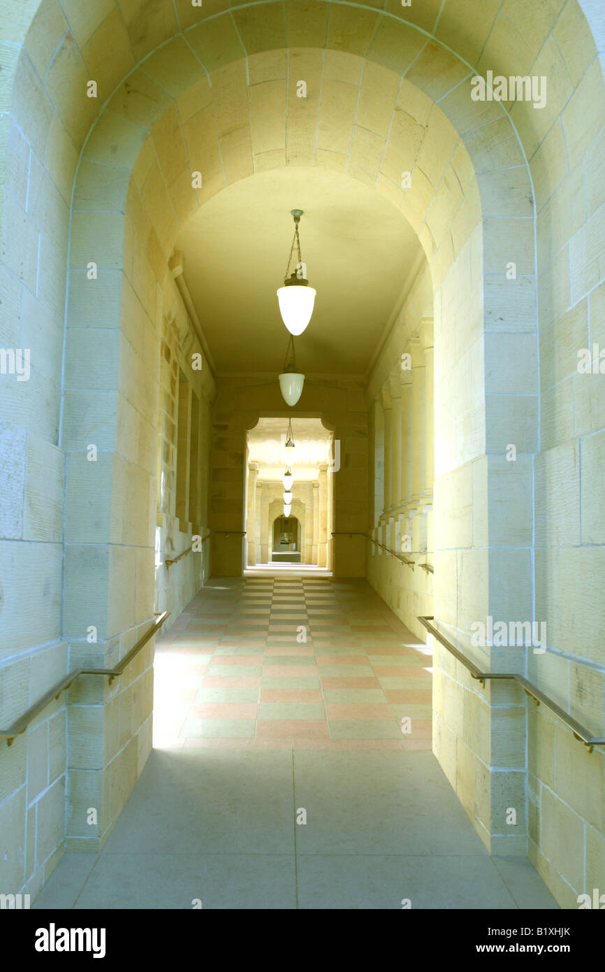 Stanford University dicken Steinmauern der Flur Stockfoto