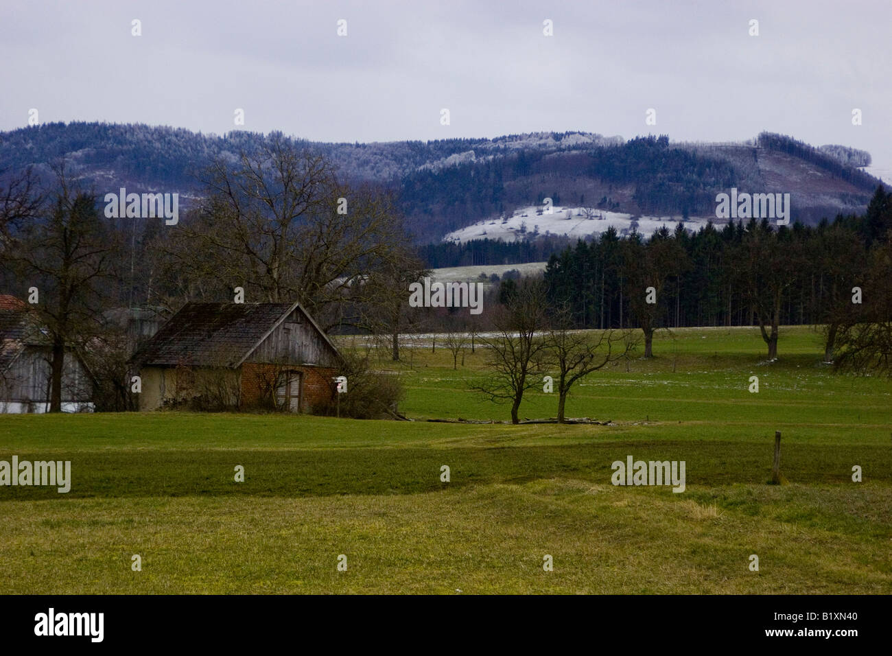 Perbersdorf Österreich alpine Landschaft eines Hauses in der österreichischen Landschaft Stockfoto