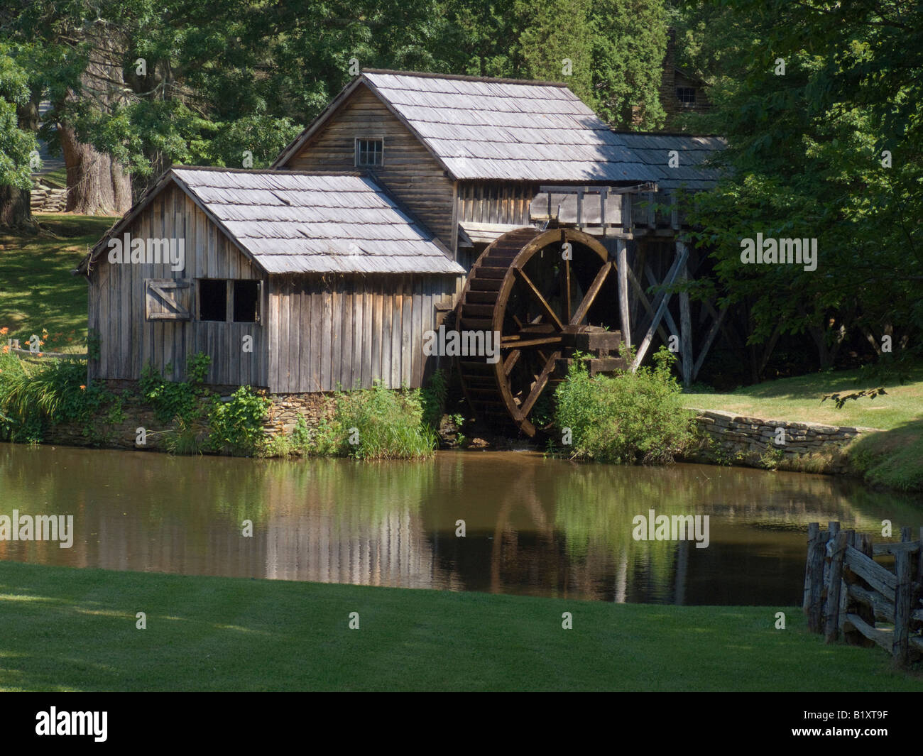 Blue Ridge Parkway malerischen historischen Mabry Mayberry Mühle Wiesen von Dan Va Stockfoto