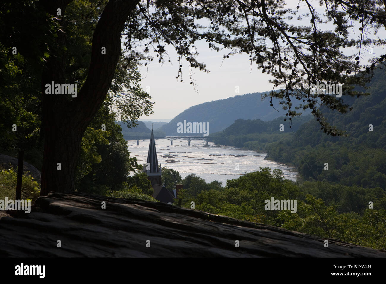 Ansicht von Harpers Ferry und den Zusammenfluss des Potomac und Shenandoah Rivers aus dem Appalachian Trail Harpers Ferry Natl Park Stockfoto