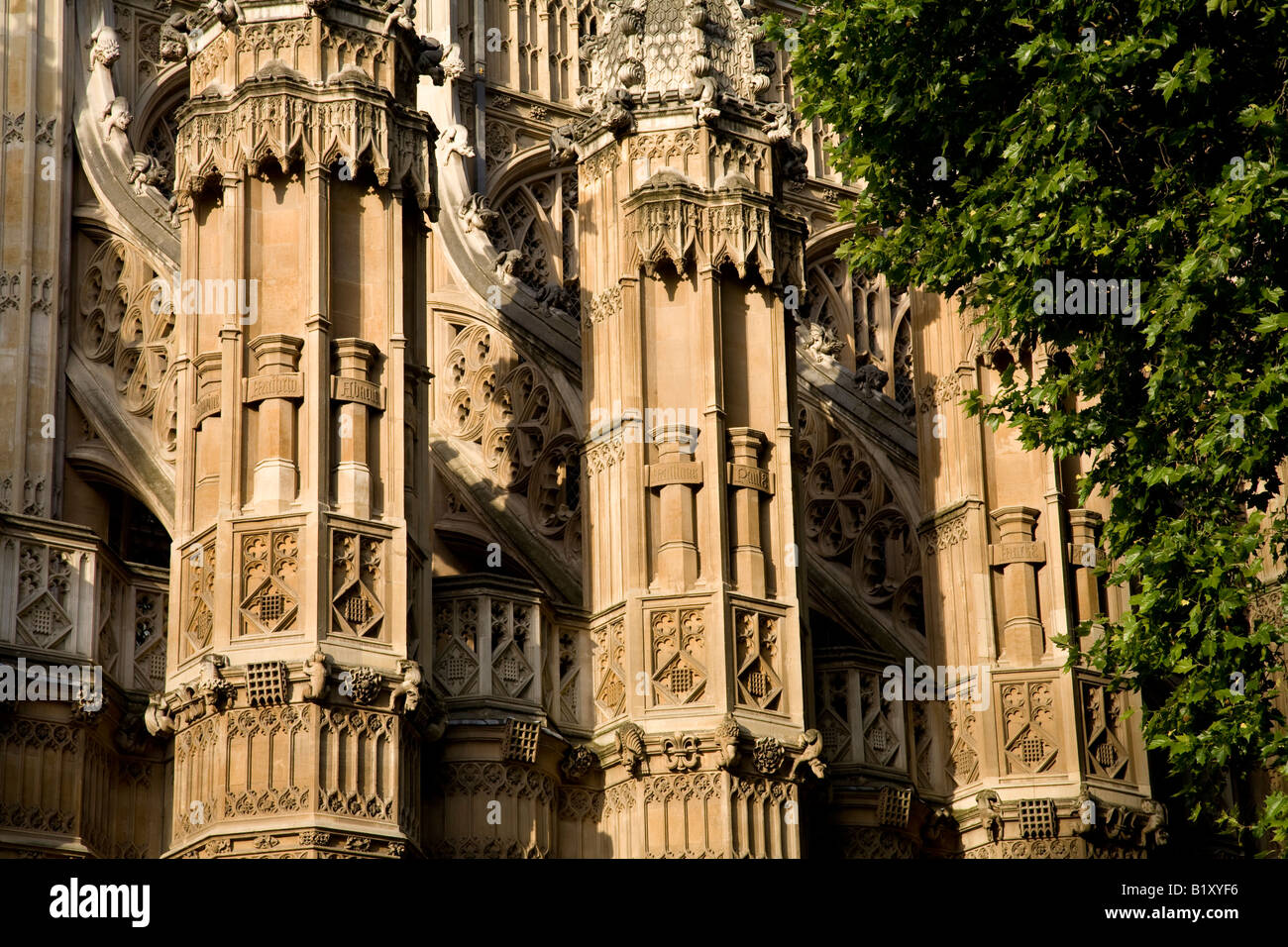 Strebebögen Heinrich VII-Kapelle in der Sommer-Morgensonne Westminster Abbey-London England Stockfoto