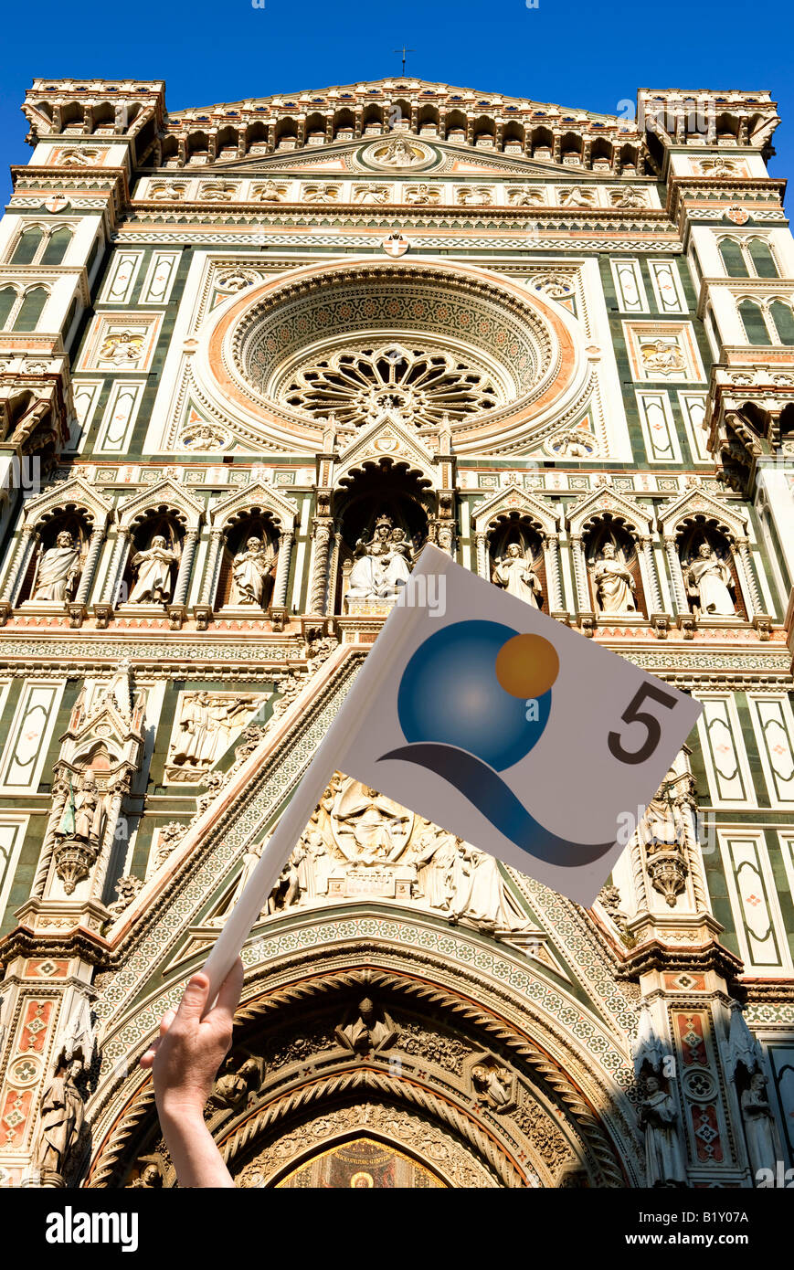 Hand von einem Fremdenführer vor dem Dom in Florenz Stockfoto