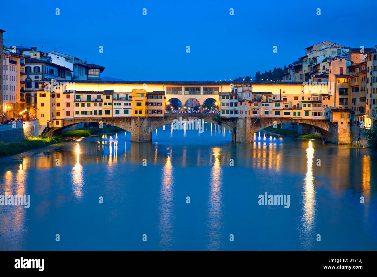 Ponte Vecchio in der Nacht in Florenz Stockfoto