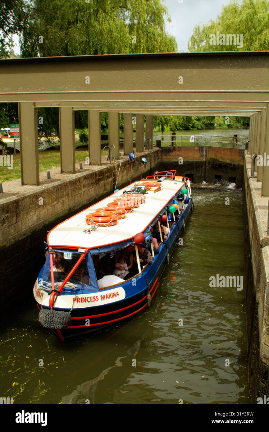 Die Prinzessin Marina Narrowboat sitzen in der Stratford neue Schleuse am Fluss Avon in Stratford-upon-Avon Warwickshire England U Stockfoto