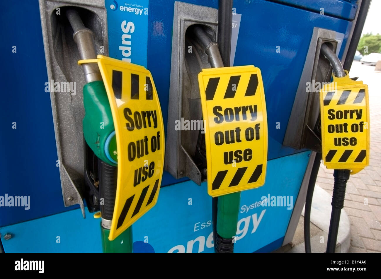 Aus Einsatz Schild an Tankstellen ohne Treibstoff an einer Esso-Tankstelle in Woodingdean in der Nähe von Brighton East Sussex Stockfoto
