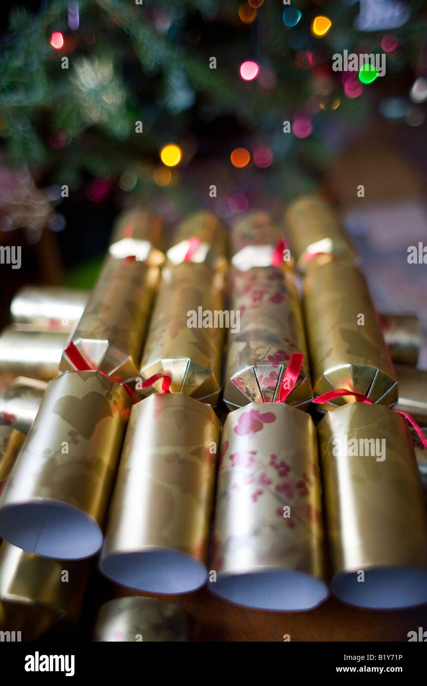 Christmas Cracker und Baum Stockfoto