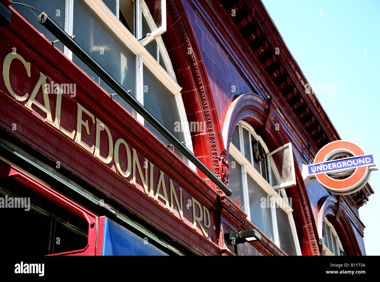 Detail der Caledonian Road Piccadilly Line-Station in London Stockfoto