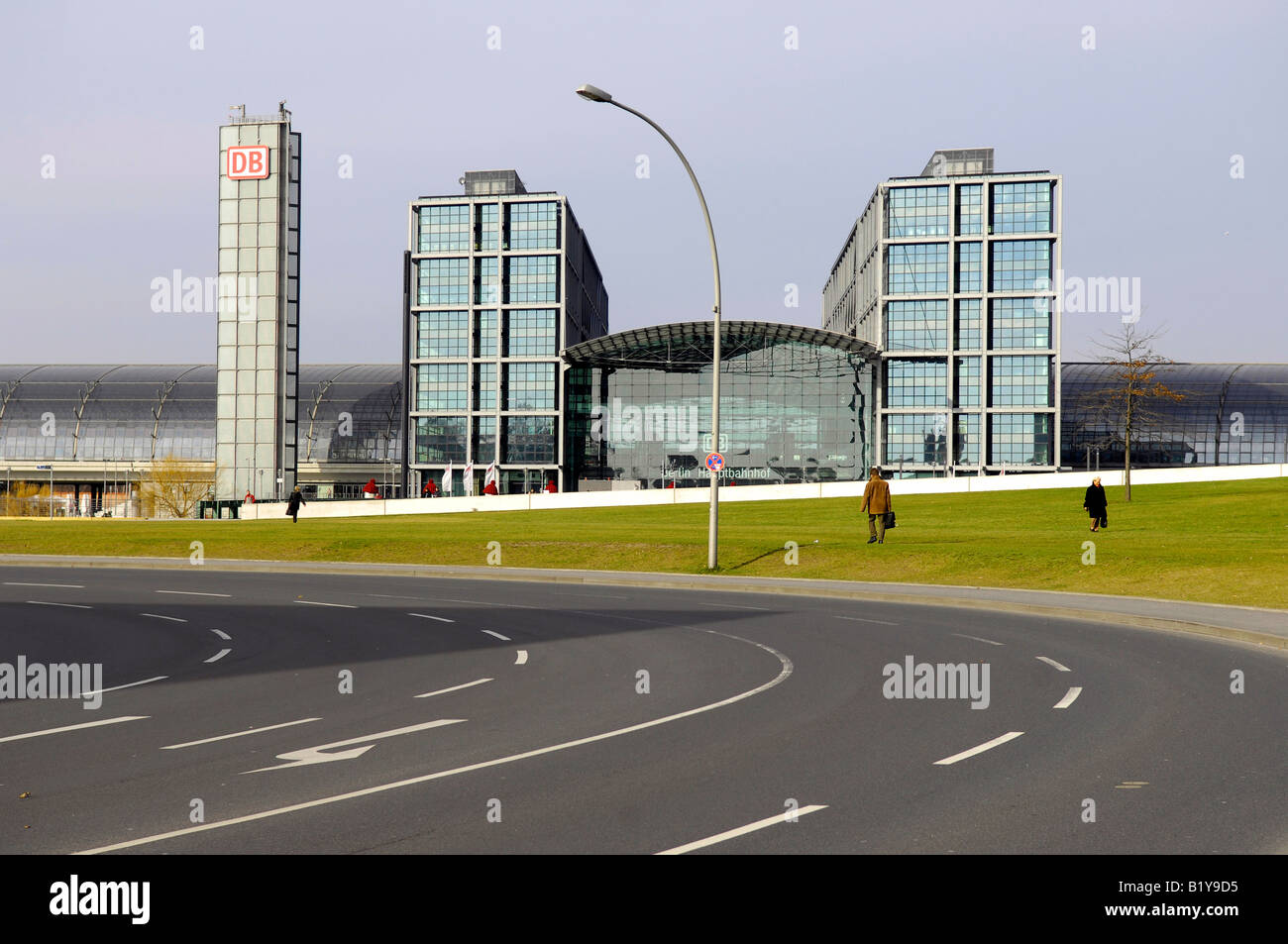 berlin hauptbahnhof central main station germany deutschland transportation railway exterior modern travel tourism architecture Stockfoto