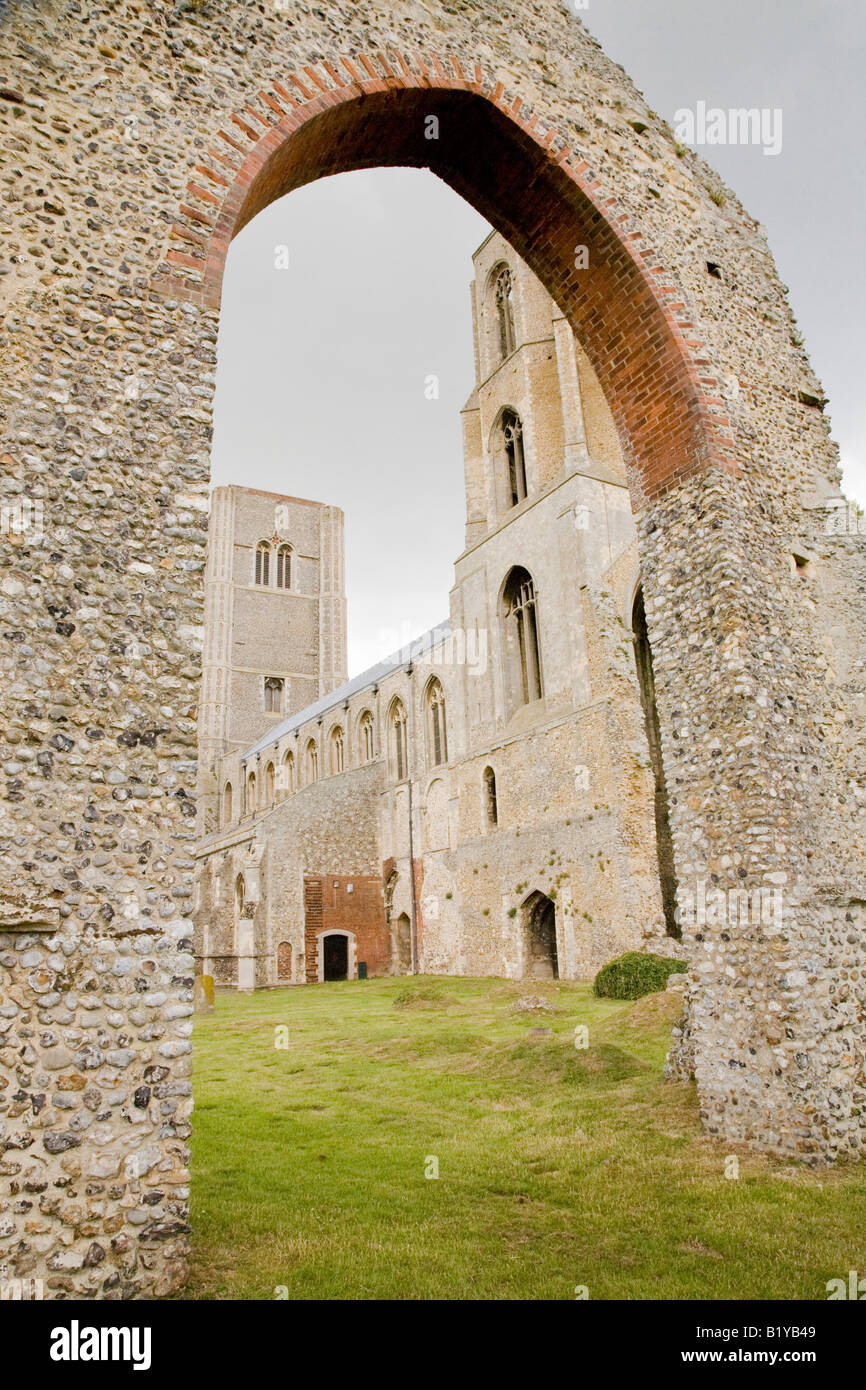 Blick auf St. Maria und St. Thomas von Canterbury Wymondham Abtei Norfolk England Stockfoto