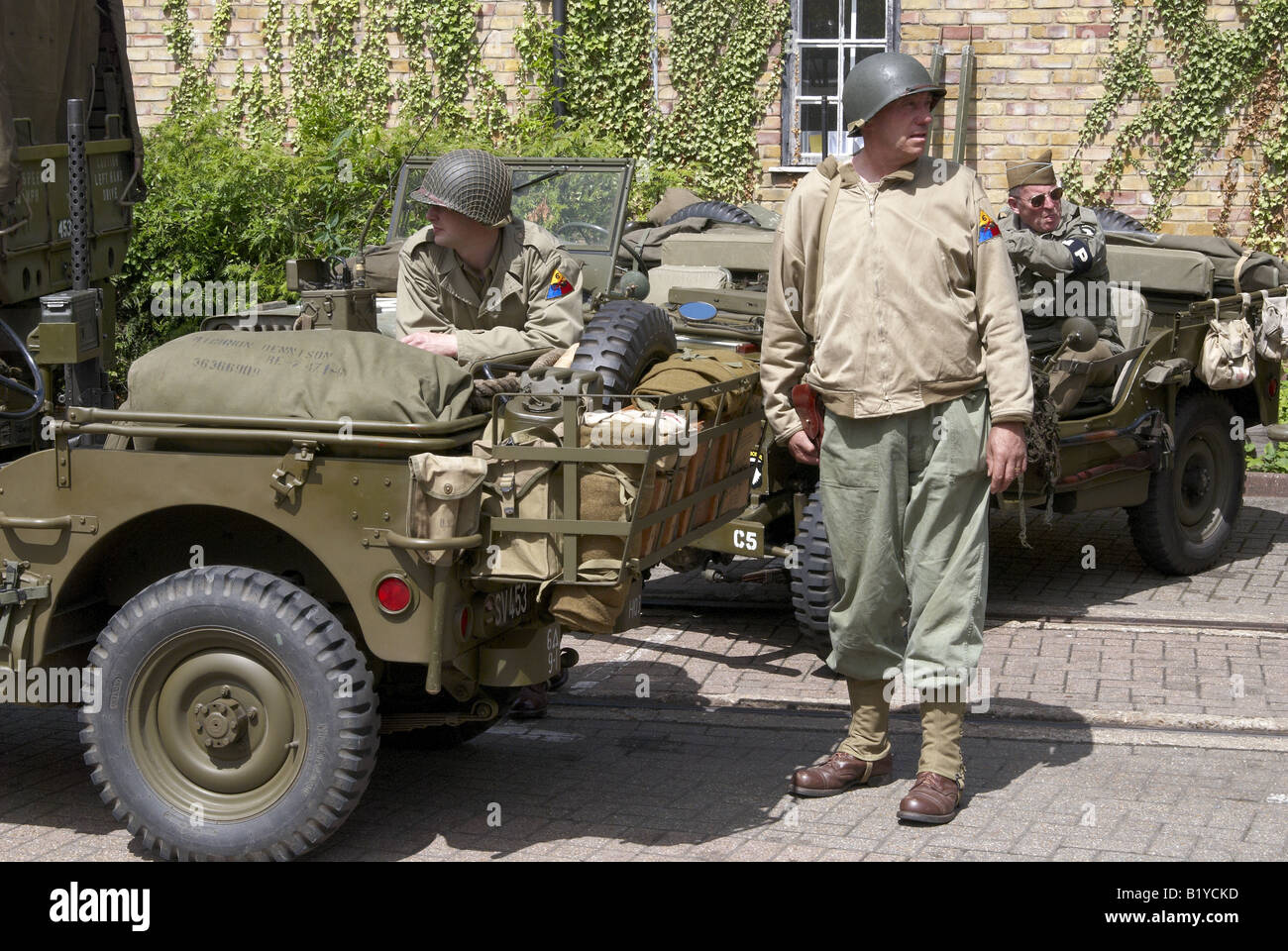 WW2-Re-Enactment "Amerikanischen" Truppen und Fahrzeuge irgendwo kurz vor d-Day in Südengland. Stockfoto