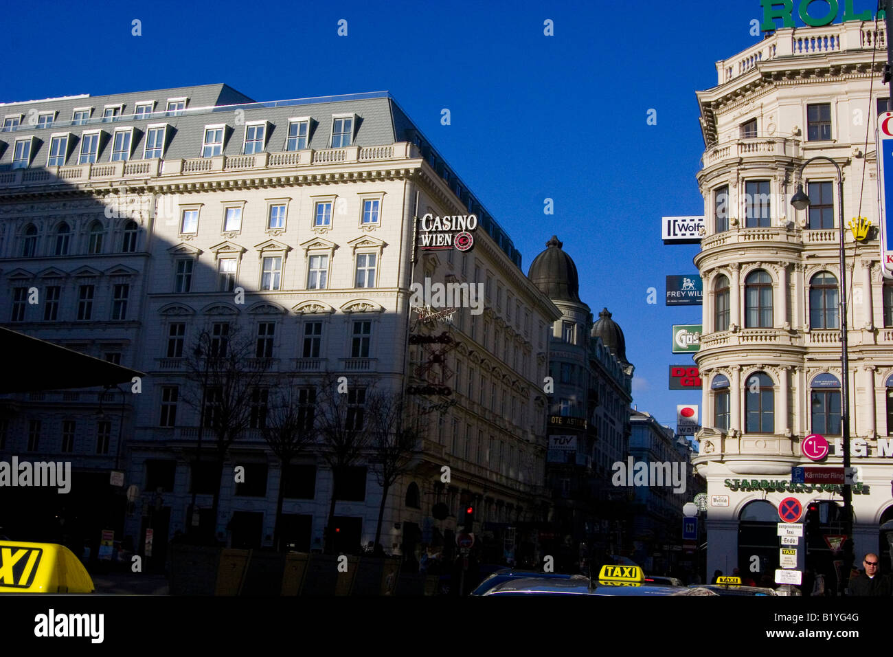 seitliche Ansicht des Gebäudes des Casino Wien Wien Stockfoto