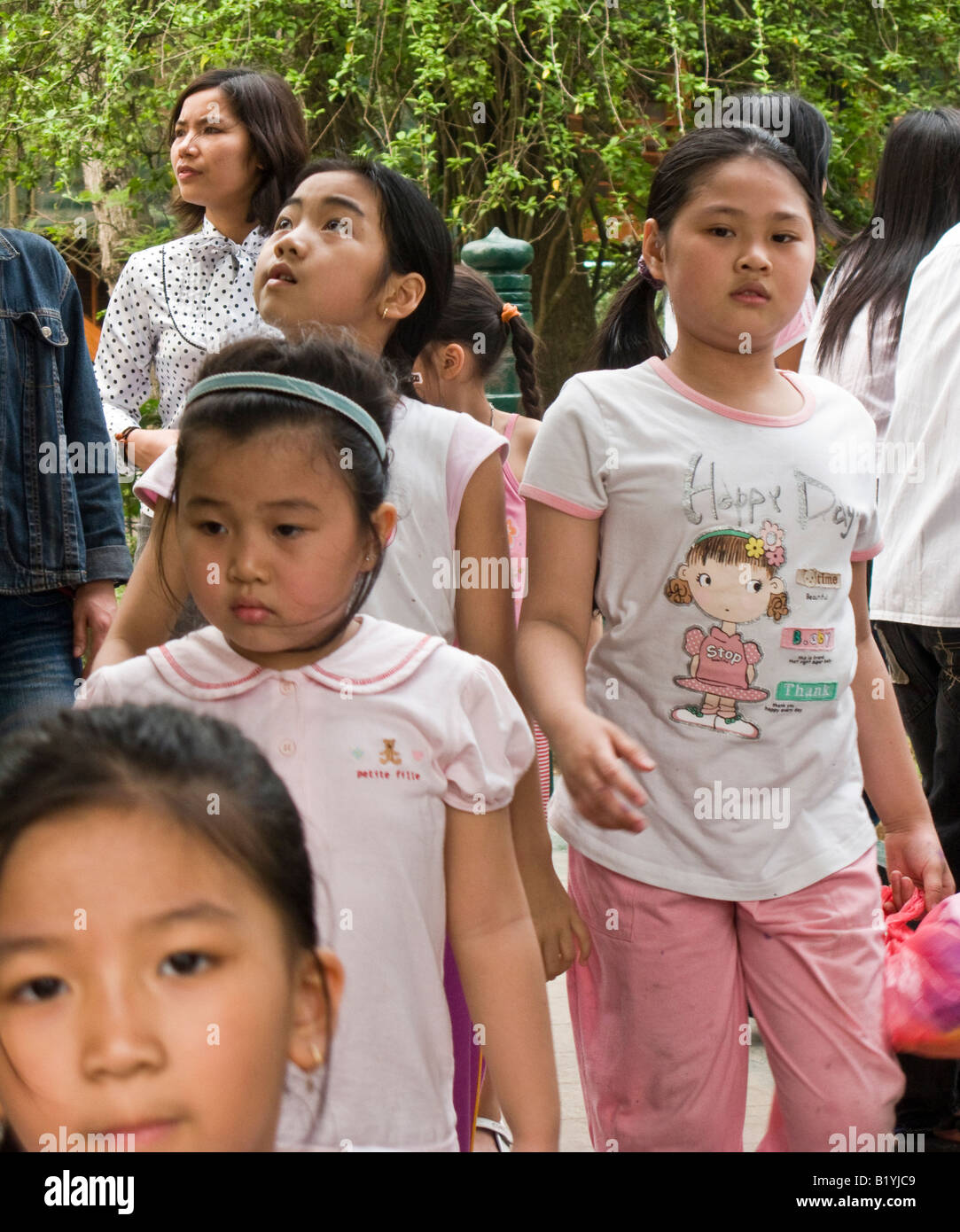 Vietnamesische Familien besuchen Begründung der Präsidentenpalast, Hanoi, Vietnam Stockfoto