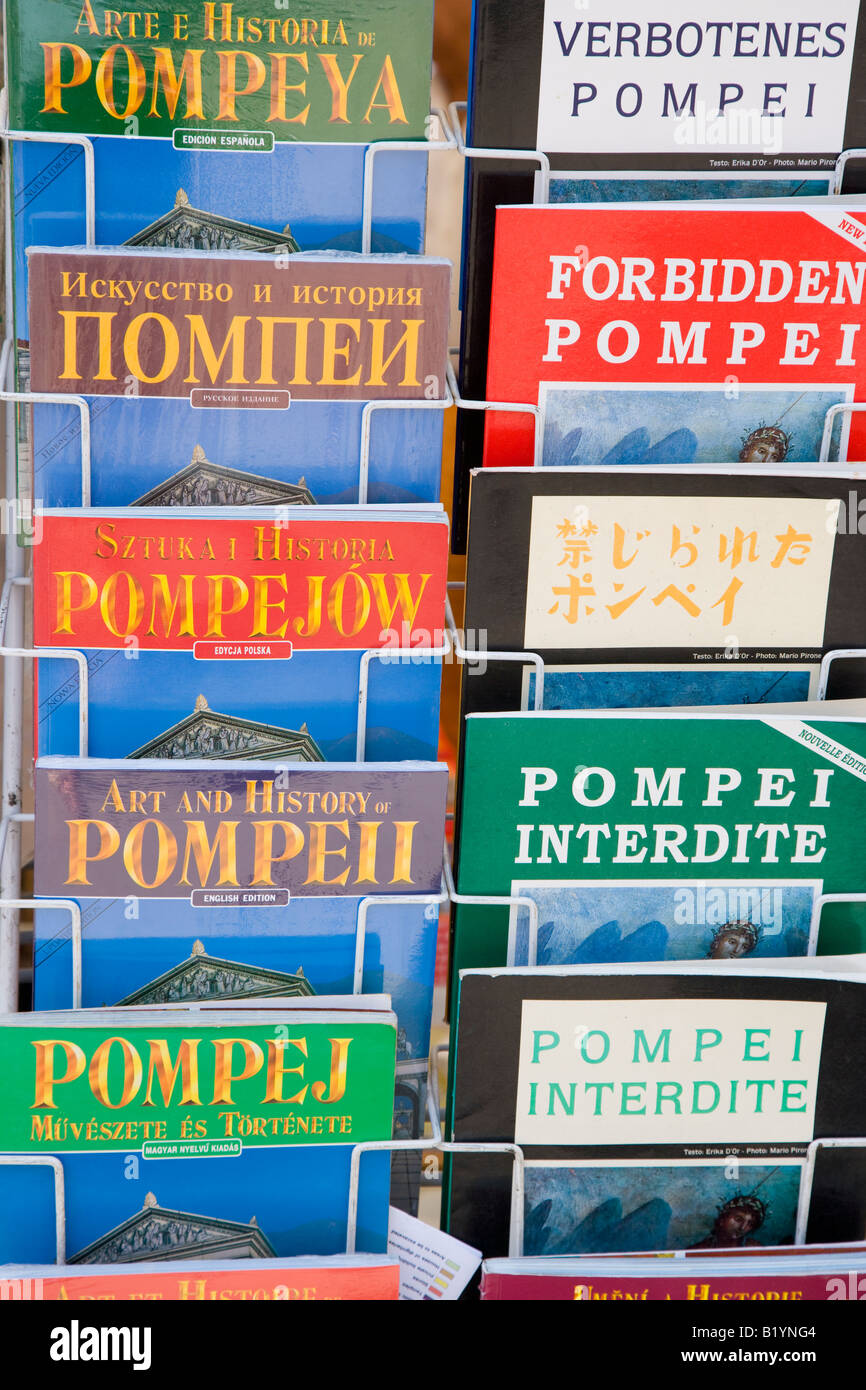 Pompeji Reiseführer Bücher in verschiedenen Sprachen Stockfoto