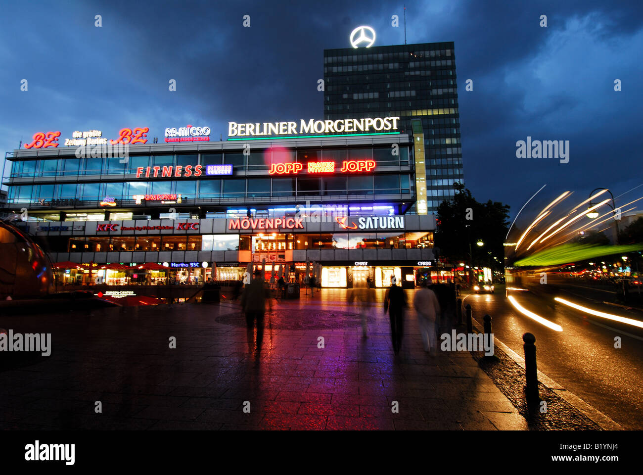 Berlin, Kudamm in der Nacht, Berlin Nachtleben, Foto Kazimierz Jurewicz, Stockfoto