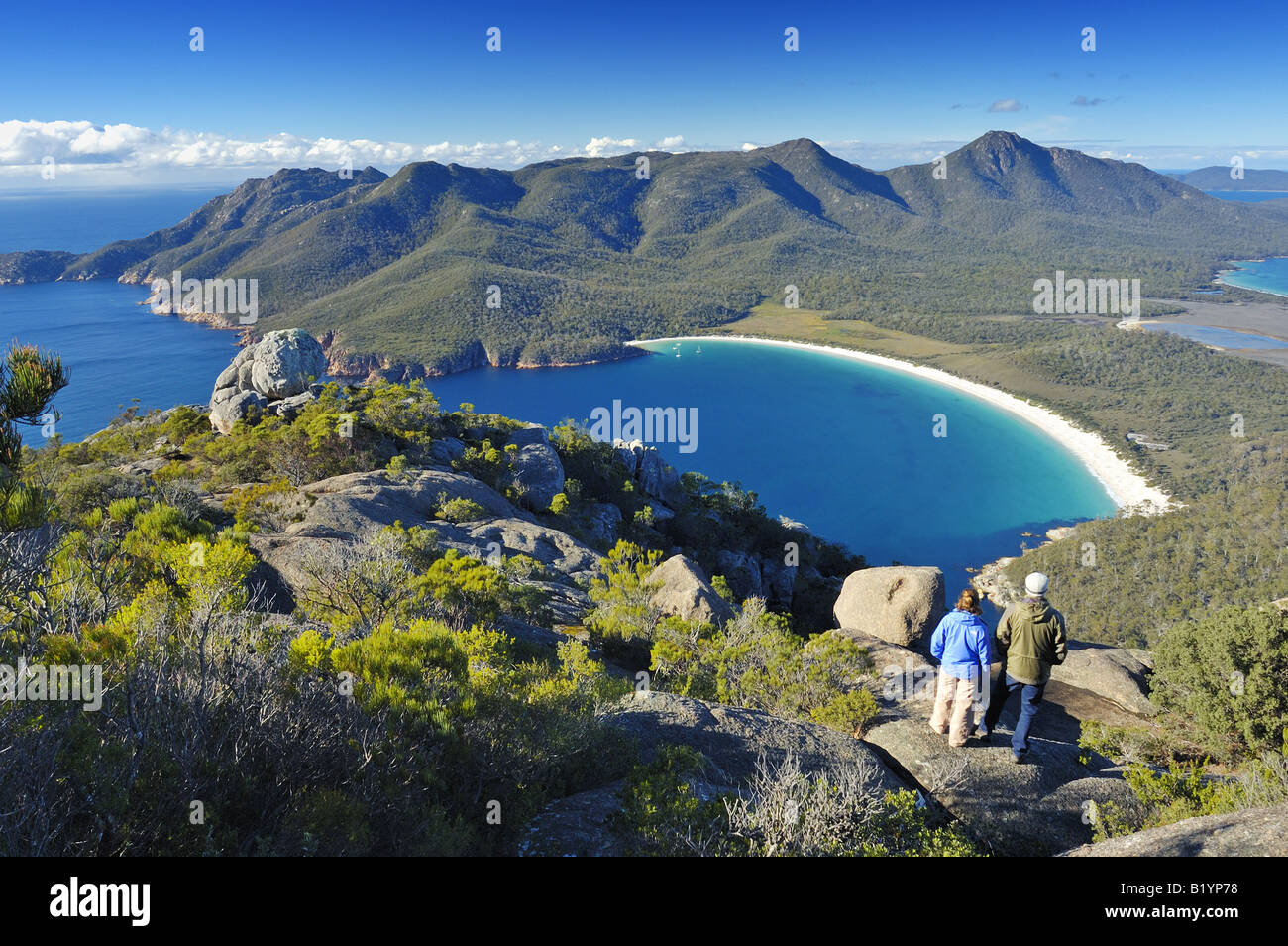 Blick hinunter auf die Wineglass Bay Stockfoto