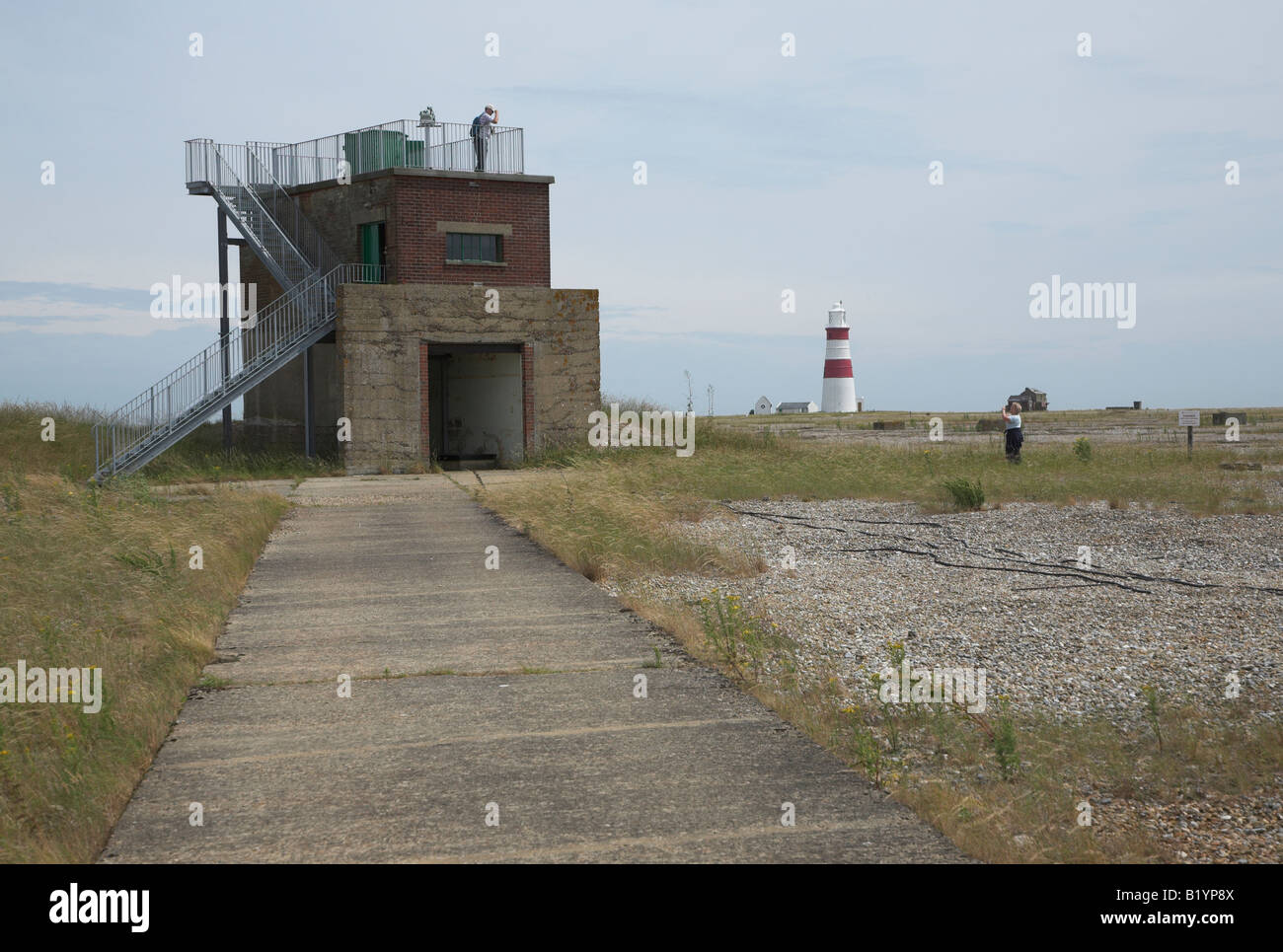 Bombe Ballistik Gebäude, Orford Ness, Suffolk und Leuchtturm Stockfoto