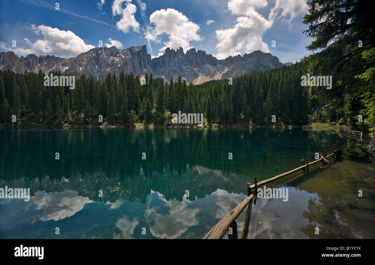 Karersee und die Gipfel des Latemar, Dolomiten, Italien Stockfoto