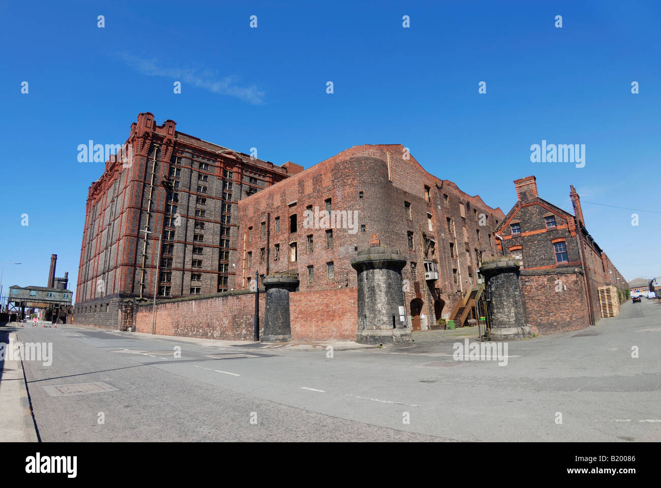 Grad II aufgeführten Gebäude der Tabak Lagerkomplexes am Stanley Dock durch Liverpool Docks Stockfoto