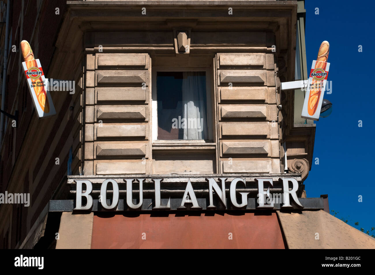 Bäckerei-Zeichen mit einem Baguette Marken Schild, Paris Stockfoto