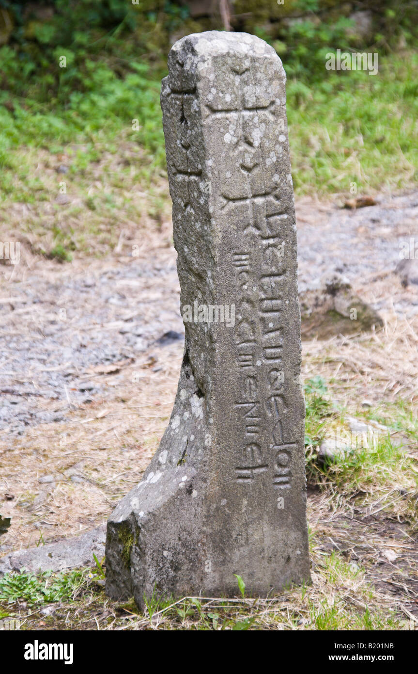 Lugnaedon Stone, die Grabstätte des Lugnaedon, Schwester von St. Patrick.  Dies ist angeblich die älteste christliche Inschrift außerhalb des Vatikans. Stockfoto