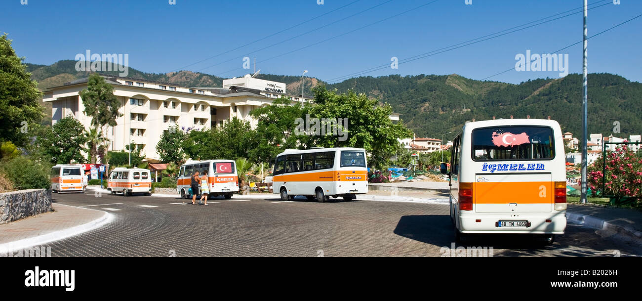 Dolmus (Minibus) wartet auf Fluggäste im Resort Stadt Icmeler Marmaris Mugla Türkei Stockfoto