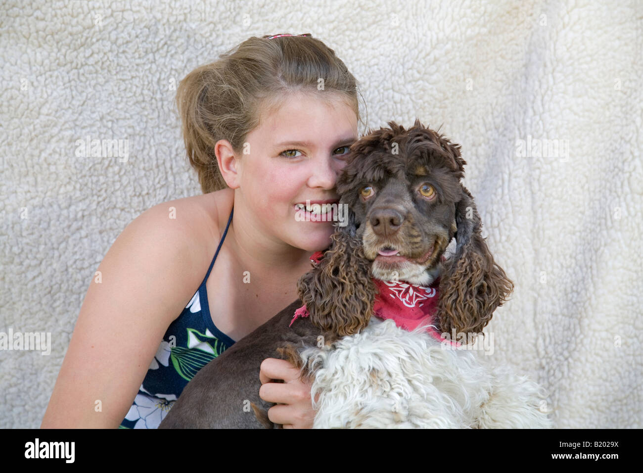 Ein 13 Jahre altes Mädchen und ihr American Cocker Spaniel Hund Stockfoto