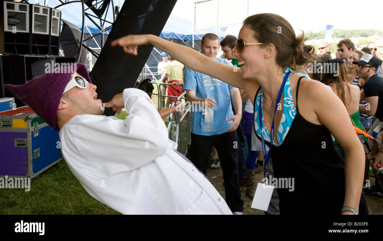 Menschen an ein Dance-Zelt Glastonbury Festival Pilton Somerset UK Europe Stockfoto
