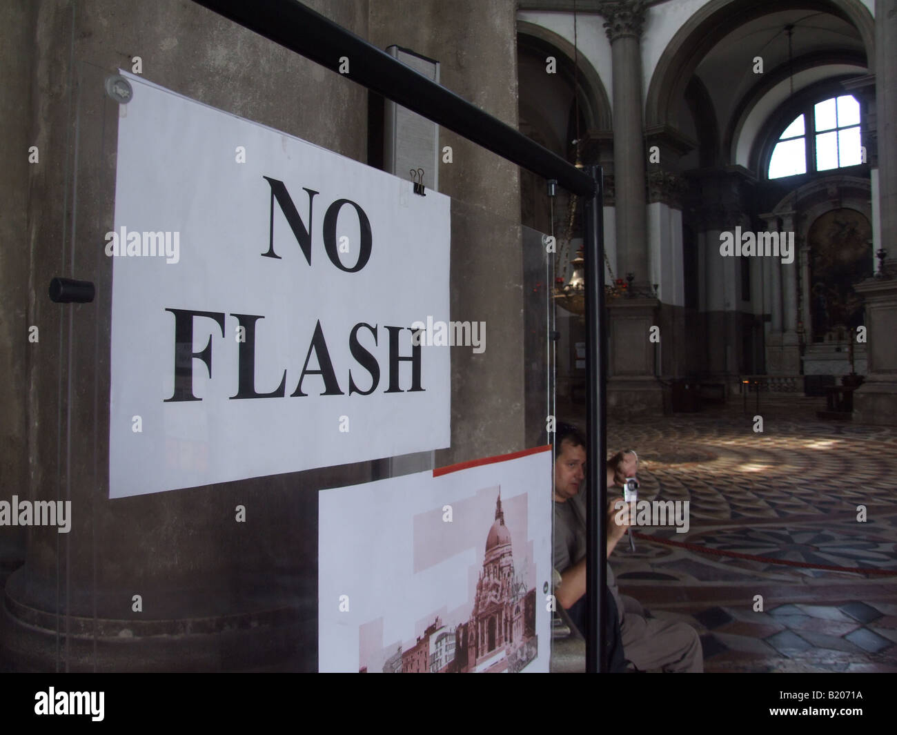 kein Blitzlicht-Zeichen in der Kirche in Venedig, Italien Stockfoto