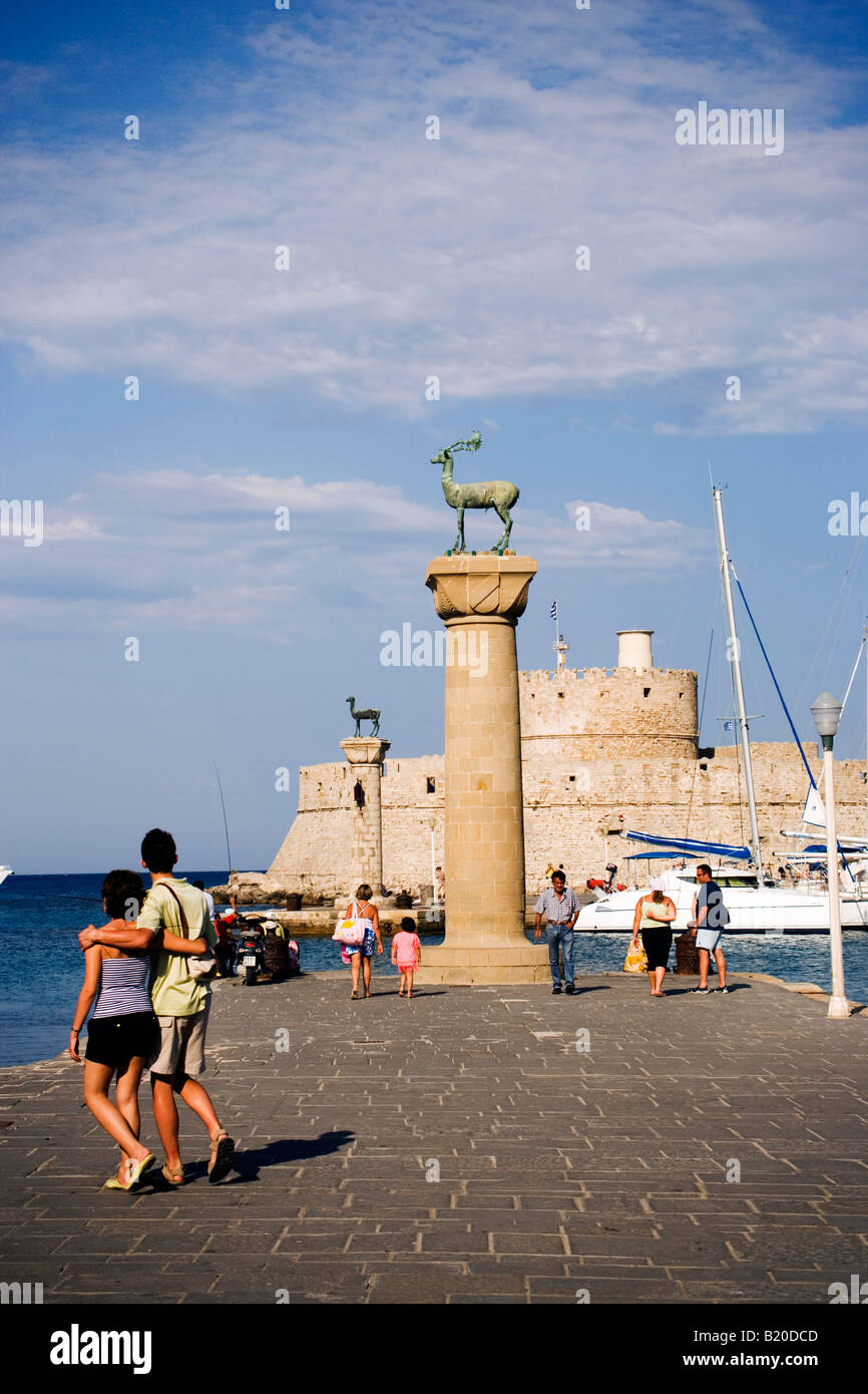 Hafeneinfahrt Mandraki Hafen Rhodos Stadt Rhodos Griechenland Stockfoto