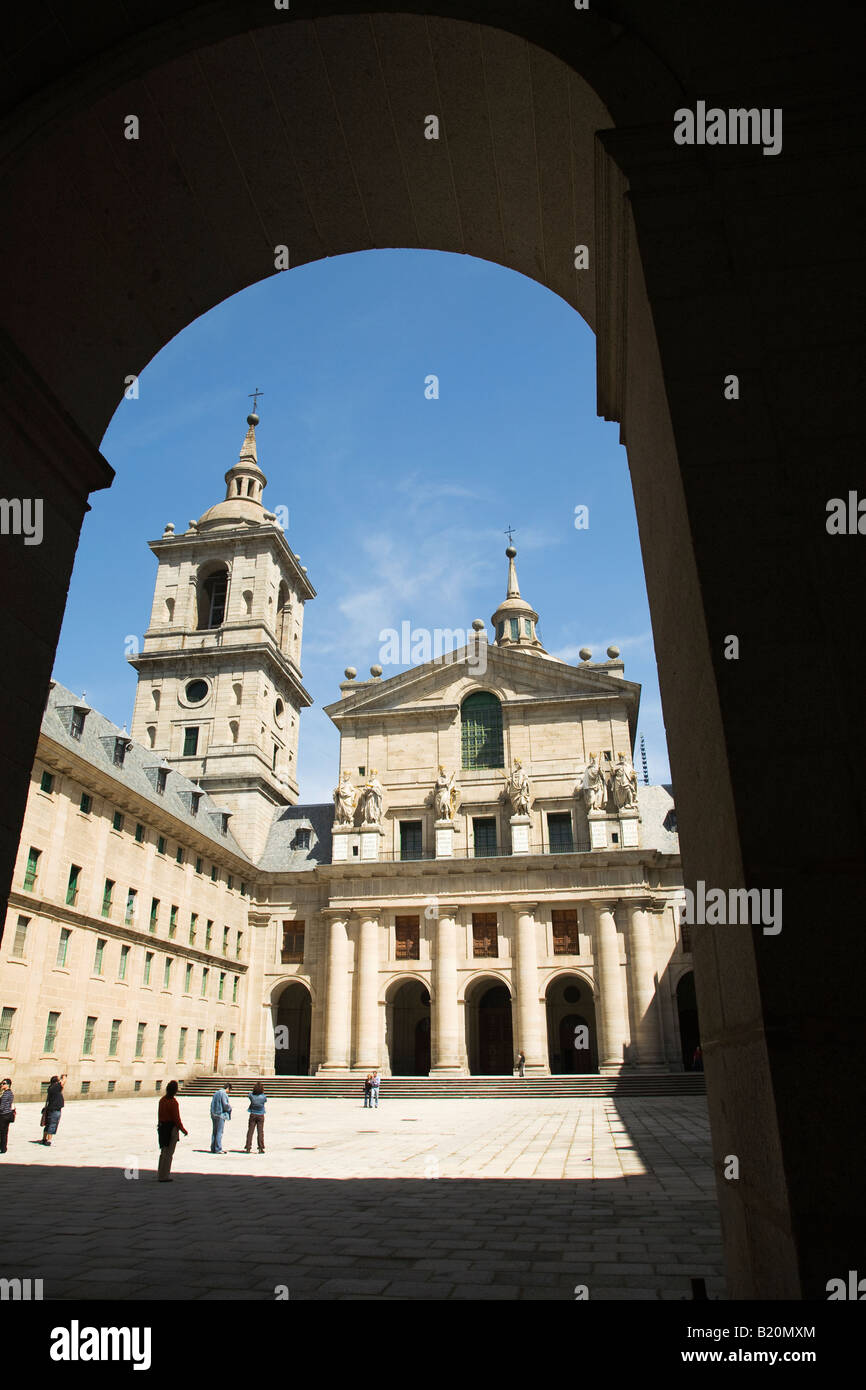 Spanien El Escorial Front der Basilika und Terrasse der Könige im Palace, erbaut im 16. Jahrhundert von König Philipp II. Stockfoto