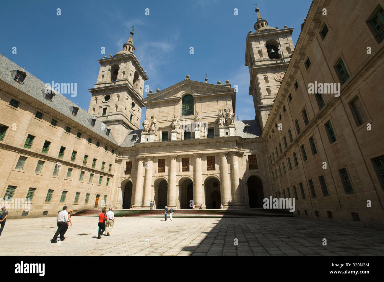 Spanien El Escorial Front der Basilika und Terrasse der Könige im Palace, erbaut im 16. Jahrhundert von König Philipp II. Stockfoto