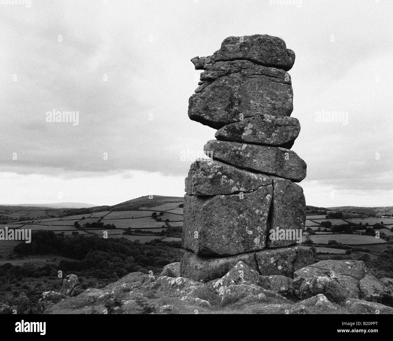 Schwarzweißansicht Bowermans Nase auf Hayne unten Dartmoor Devon UK Stockfoto Schwarzweißansicht Bowermans Nase auf Hayne unten Dartmoor Devon UK Stockfoto