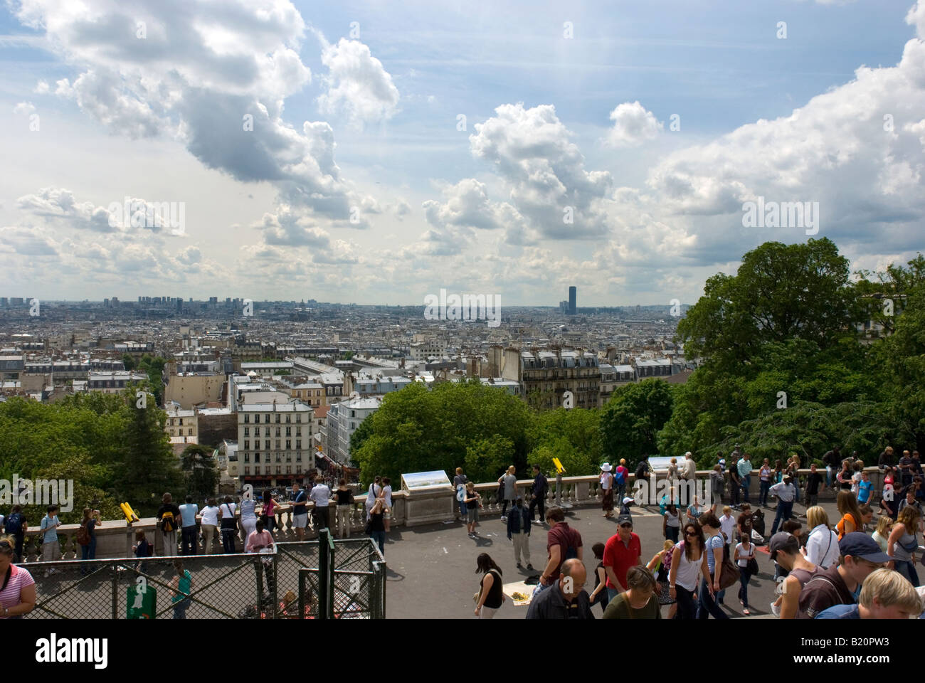 Plattform in der Nähe von Sacre Coeur Basilika mit Blick auf Paris Frankreich Stockfoto