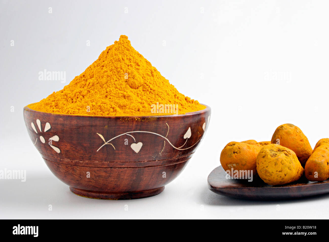 Schüssel voller Haldi/Haldi (Kurkuma). Stockfoto