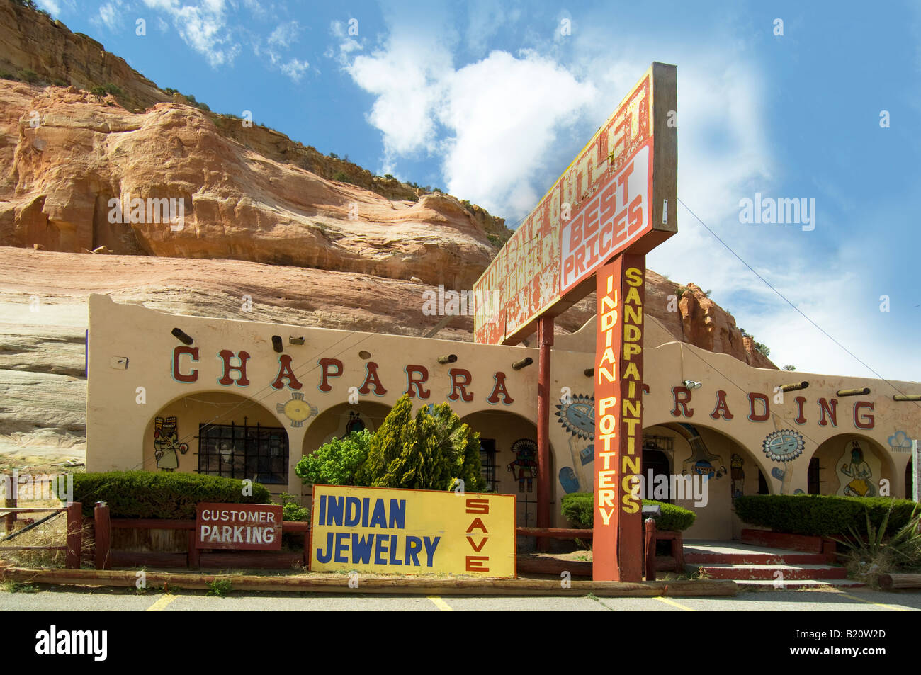 Handelsposten entlang der Interstate 40 in Nordarizona mit Südwest- und indianischen Schmuck und souvenirs Stockfoto