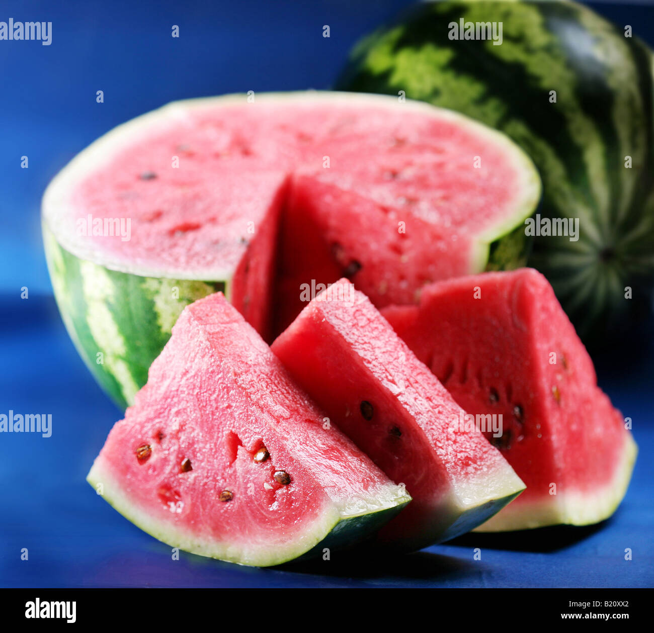 Wasser Melone Objekte auf blauem Hintergrund Stockfoto