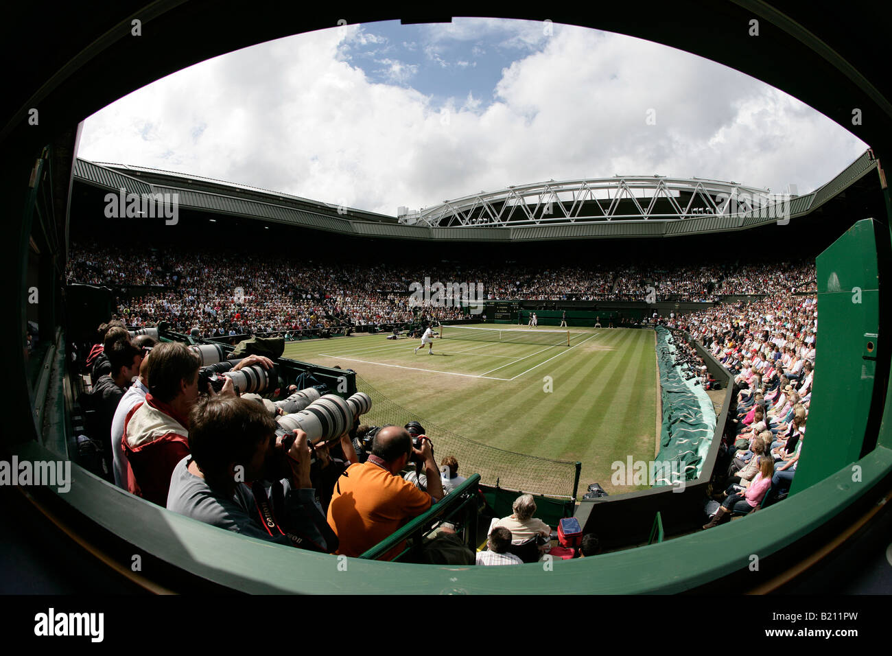 Ansicht der Centre Court zeigt die neue Dachabschnitte während der Herren Finale in Wimbledon Tennis-Meisterschaften 2008 Stockfoto