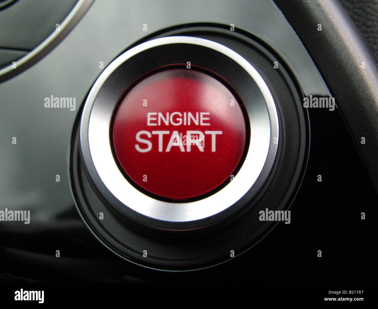 Red-Engine start-Taste in einem Honda Civic Stockfoto
