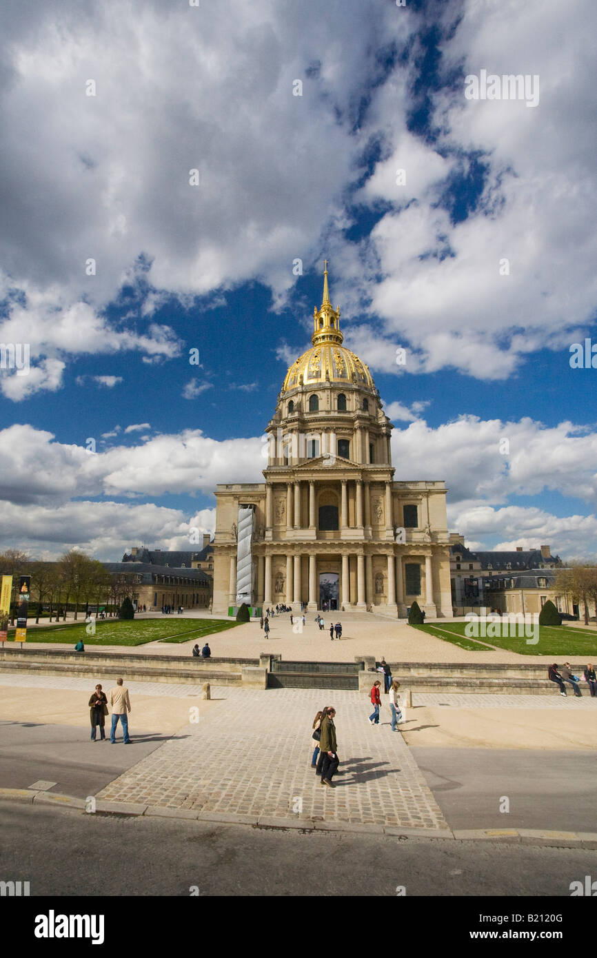 Les Invalides Frühling Sonnenschein außen tagsüber Paris Frankreich Europa EU Stockfoto