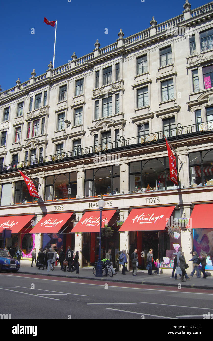 Hamleys toy shop regent street Fotos und Bildmaterial in hoher