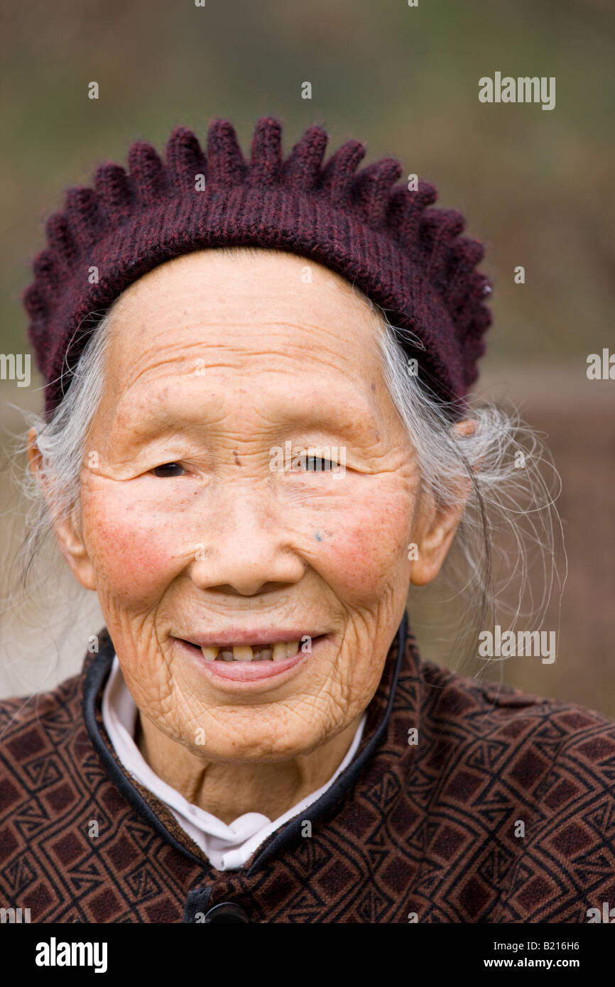 Ältere Chinesin in Chongqing, China Stockfoto
