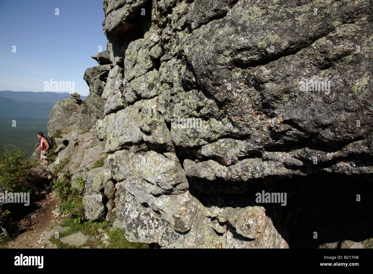 Wanderer auf Caps Ridge Trail in den Sommermonaten befindet sich in den ...