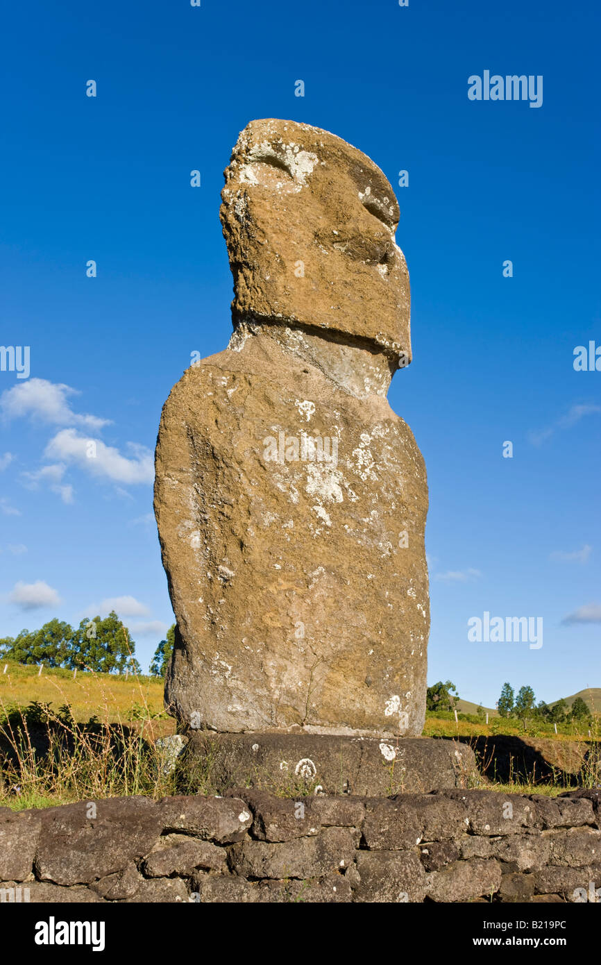 Südamerika Chile Rapa Nui Osterinsel Reihe von steinernen Moai Statuen am Ahu Akivi Stockfoto