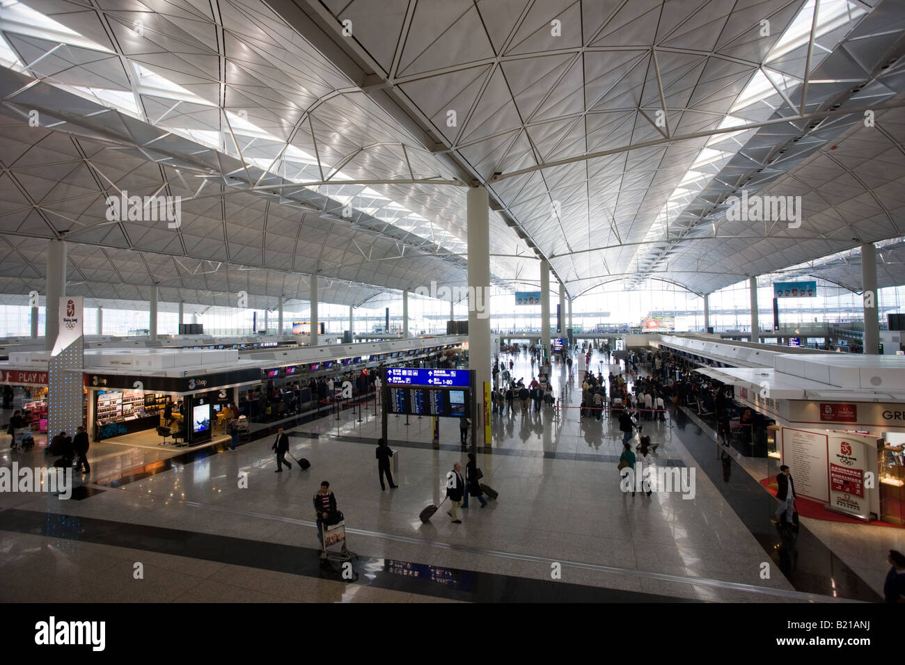 Passagiere am Flughafen Hong Kong International Airport China Stockfoto