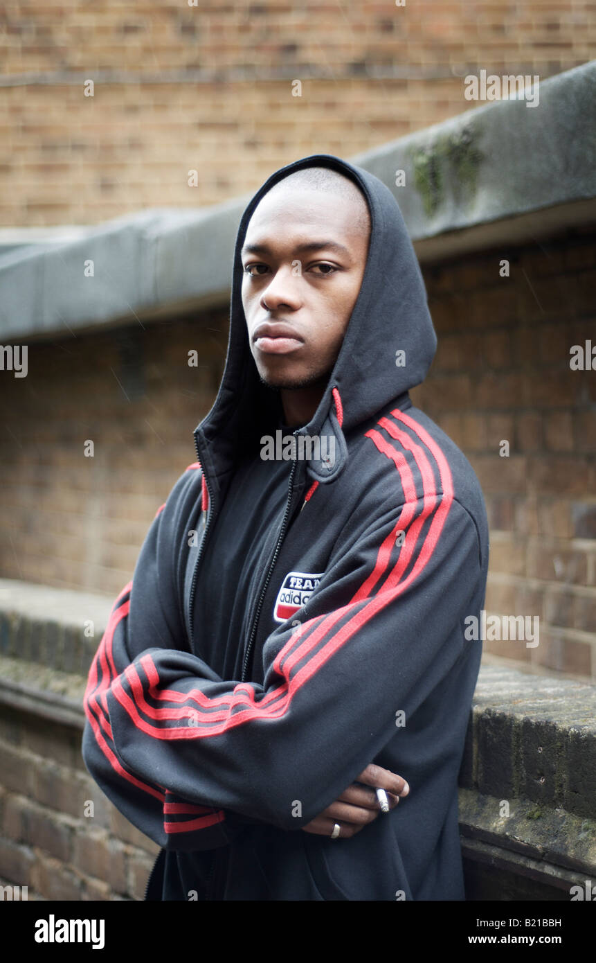 Britischer karibischer Mann, Kapuzenoberteil, Shepherds Bush, West London Stockfoto