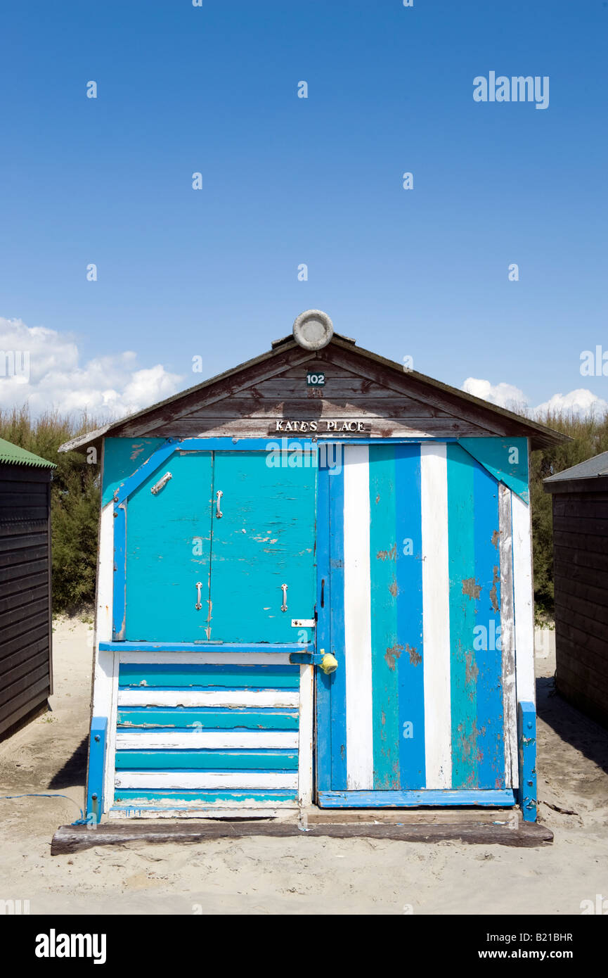 Bunte Strandhütte auf der South coast england Stockfoto