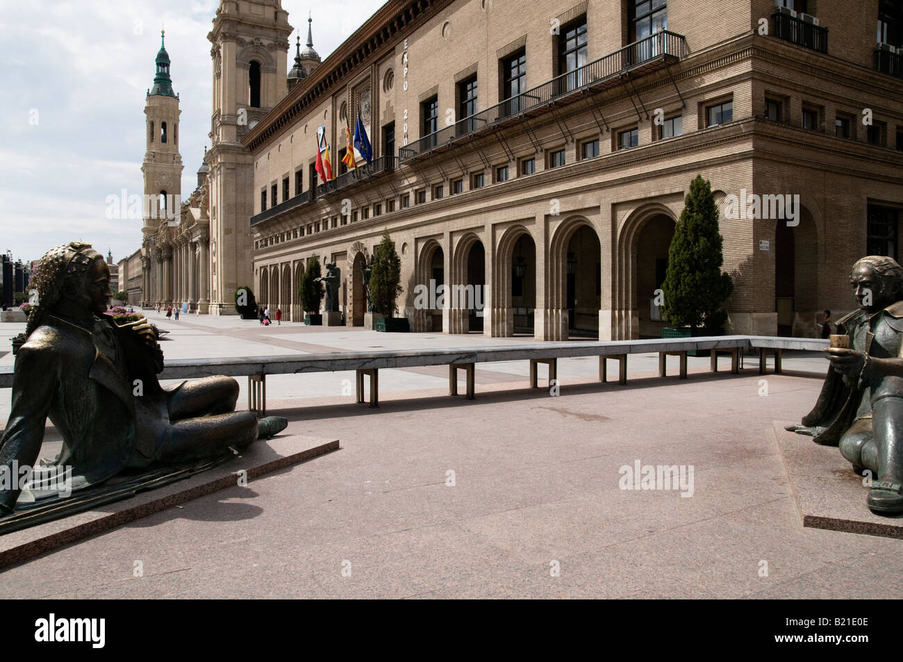 Plaza De La Seo, Zaragoza, Spanien.  Statuen, basierend auf Gemälde von Goya. Stockfoto