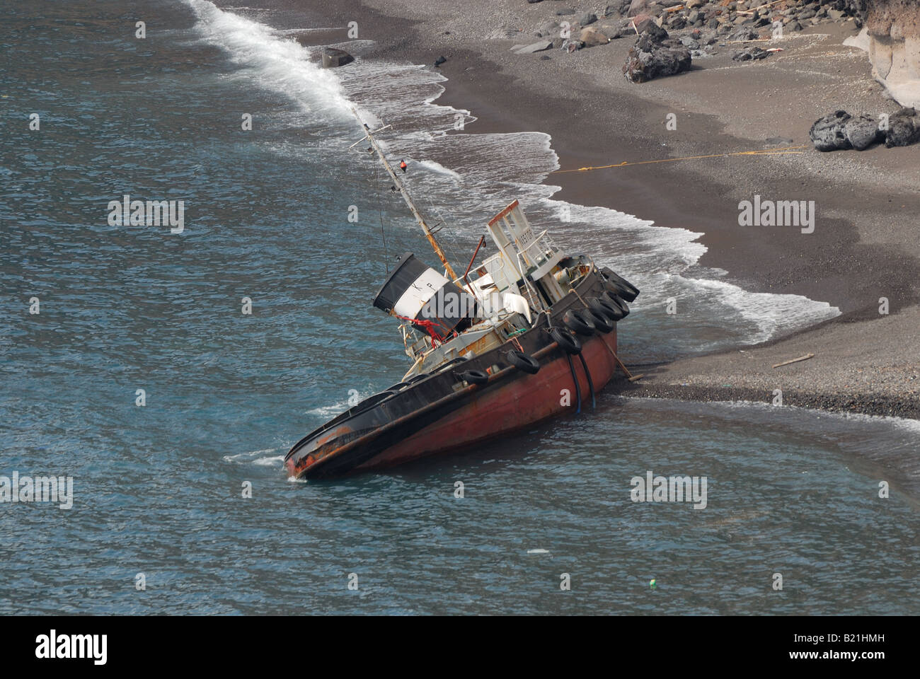 Schiff Wrack an der Küste von Santorini, Griechenland Stockfoto