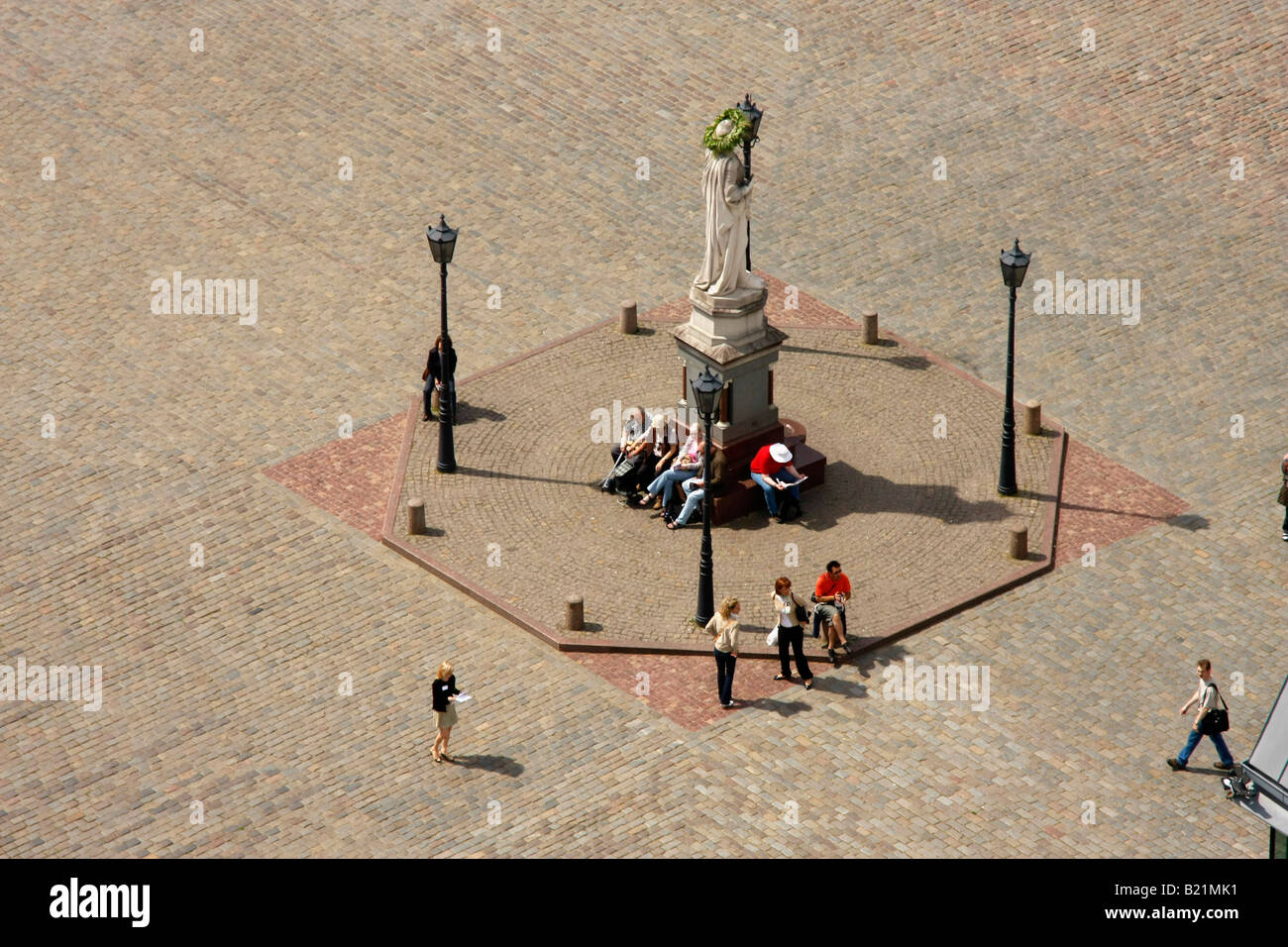Vogelperspektive von der Roland-Statue auf dem Rathausplatz in Riga Lettland Baltikum Stockfoto