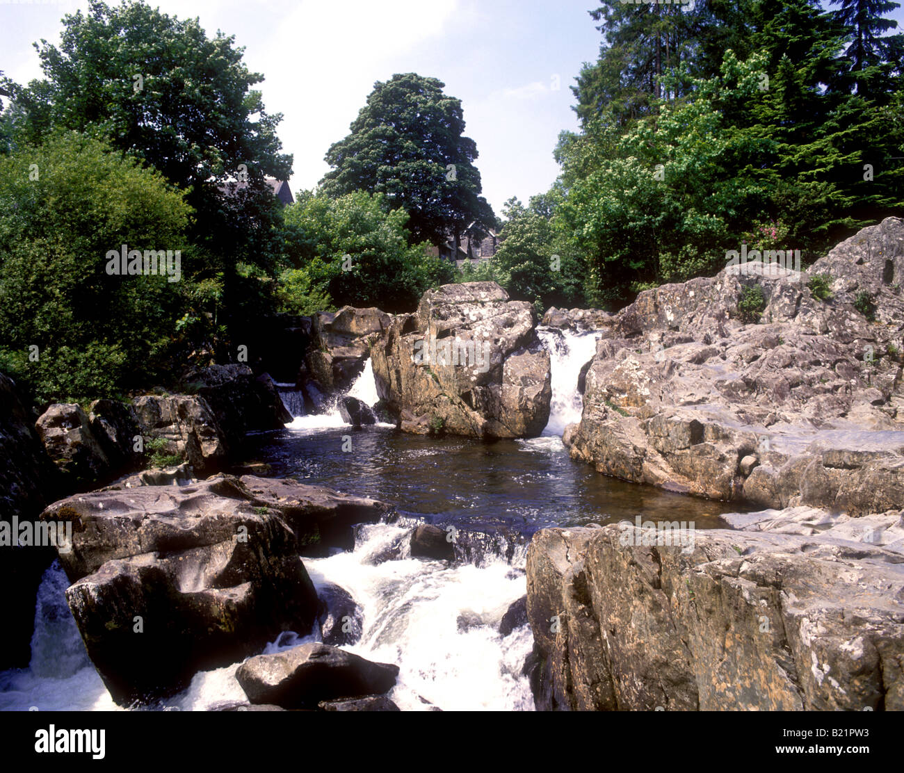 Betws-y-Coed, betrachtet die Kessel auf Llugwy River von der Brücke Pont-y-paar Stockfoto